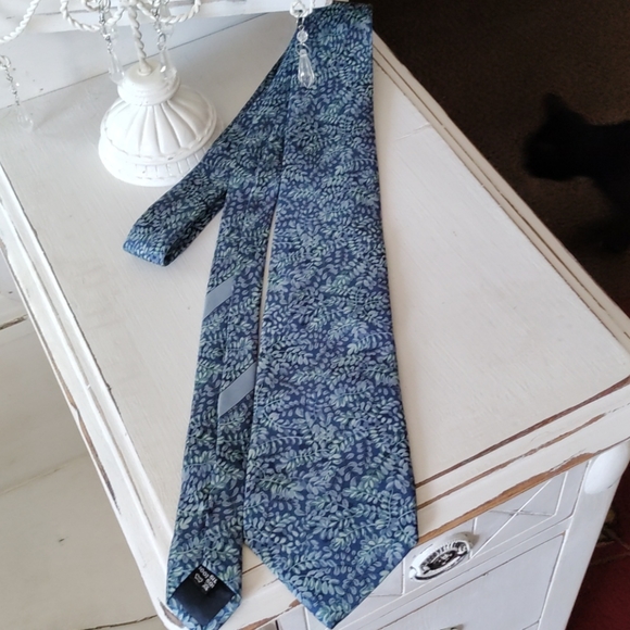 Salvatore Ferragamo Other - Salvador Ferragamo silk tie